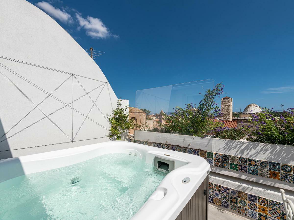 "Bea'S Terrace" - Private Jacuzzi And Panoramic Rooftop In The City Centre Cagliari Extérieur photo